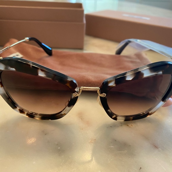 NWT Auth Miu Miu MU10NS Cat-Eye Tortoise Sunglasses (opal ivory havana) - Picture 1 of 5